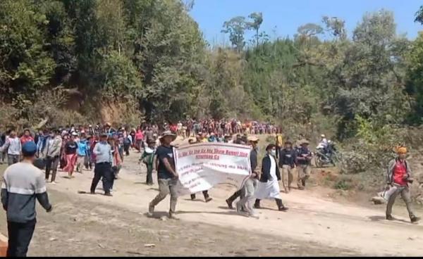 ဓါတ်ပုံ - Myu Tsaw Jet Ai