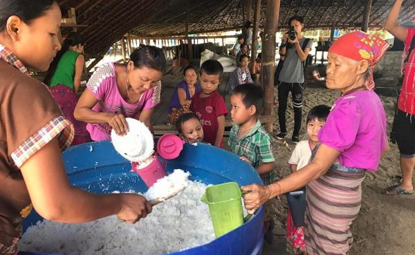  မြိုင်ကြီးငူစစ်ရှောင်စခန်း ထမင်းဆောင်(Thethtar Swe/Facebook)