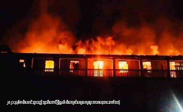 ၂၀၂၁ ခုနှစ်က မီးလောင်သွားသည့် မီးကျောင်းဈေးကျေးရွာ ဘာသာရေးအဆောက်အအုံကို တွေ့ရစဉ်။