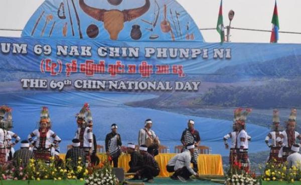 ဓာတ်ပုံ – ဖလမ်းမြို့တွင် ကျင်းပခဲ့သည့် ၆၉ နှစ်မြောက် ချင်းအမျိူးသားနေ့ပုံ