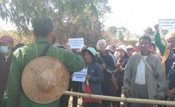 မုန်းလောင်းချောင်းတွင် ရွှေတူးဖော်မှုကိုကန့်ကွက်ကြောင်း ဒေသခံများသွားရောက် ကန့်ကွက်ခဲ့
