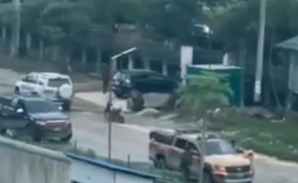 အခင်းဖြစ်ပွားရာ နေရာမှာ စစ်ကောင်စီမှ လာရောက်စစ်ဆေးစဥ်