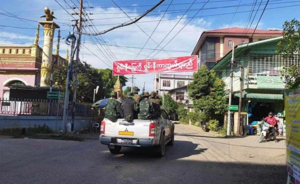 Crd (ဟုမ္မလင်းမြို့နယ်အတွင်း သွားလာနေသည့် (SNA) တပ်ဖွဲ့ဝင်များ)