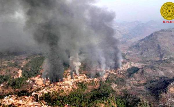 ၂၀၂၃ ခုနှစ်က နန်းနိန်ကျေးရွာအား စစ်တပ်နှင့် PNA ပူးပေါင်းတပ်က မီးရှို့ခဲ့သည့်ပုံ (ပုံဟောင်း)