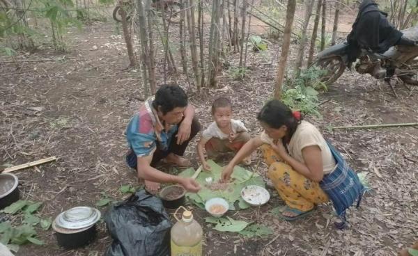 ဘောလခဲခရိုင်အတွင်းက တိမ်းရှောင်နေကြရတဲ့ စစ်ဘေးရှောင်တချို့။ (ပုံဟောင်း အသုံးပြုထားခြင်း ဖြစ်သည်။)