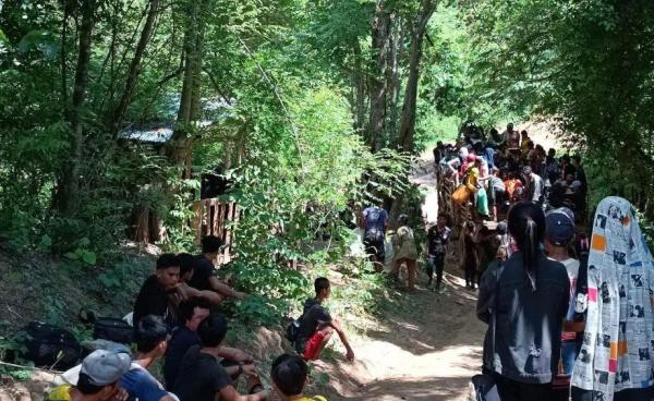 ဇူလိုင်လ အစောပိုင်းက ထွက်ပြေးတိမ်းရှောင်နေရတဲ့ ဖားဆောင်းမြို့နယ်အတွင်းက စစ်ဘေးရှောင်ပြည်သူများ