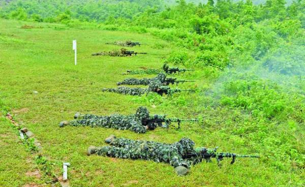 ဓာတ်ပုံ - စစ်တပ်ပြန်ကြားရေး (စစ်တပ်၏ စစ်ရေးလေ့ကျင့်မှုတစ်ခုကို တွေ့ရစဉ်)