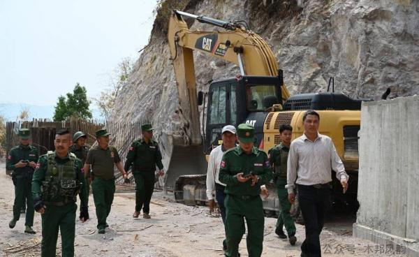သိန္နီရှိ ရေအားလျှပ်စစ် စီမံကိန်းအား MNDAA တာဝန်ရှိသူများ သွားရောက်ကြည့်ရှု စစ်ဆေးစဉ်
