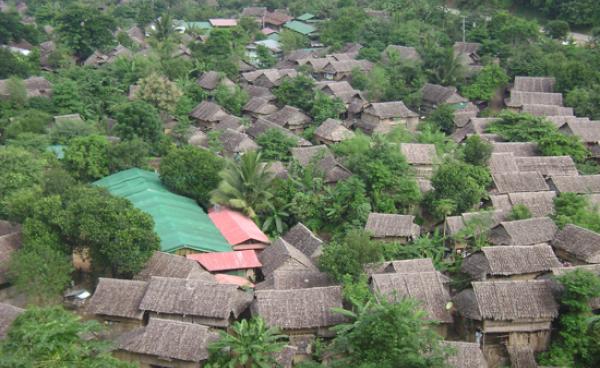 ဓာတ်ပုံ - မယ်လဒုက္ခသည်စခန်း / Crd