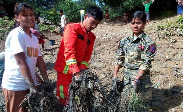 APM (ဩဂုတ်လ ၁၅ ရက်က ဘူးသီးတောင်မြို့နယ်၊ ဂေါင်နီကျေးရွာရှိ သောက်ရေကန်ကို ရခိုင်၊ ဟိန္ဒူ၊ မွတ်ဆလင်များနှင့် ULA/AA တို့ သန့်ရှင်းရေး ပူးပေါင်းပြုလုပ်စဉ်။)