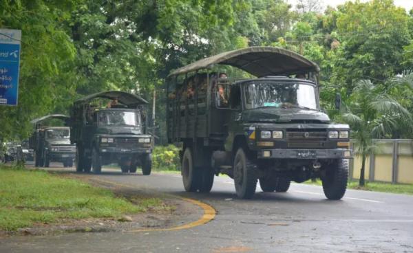 ဓာတ်ပုံ - (စစ်အုပ်စုတပ် စစ်ကြောင်းတစ်ခုအား တွေ့ရစဉ် / ပုံဟောင်း - Crd)