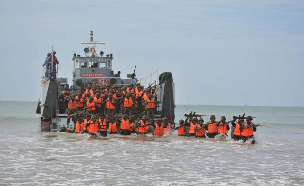 ဓာတ်ပုံ - CINCDS/ စစ်အုပ်စုတပ်၏ ရေပြင်စစ်ရေးလေ့ကျင့်မှု တစ်ခု