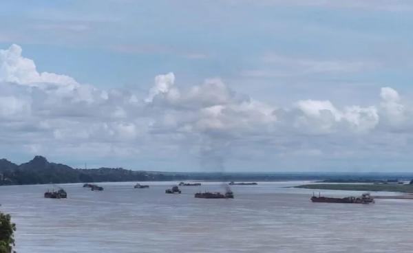 ဓာတ်ပုံ - (စစ်အုပ်စုတပ်၏ စစ်ရေယာဉ်အုပ်စု / Crd)