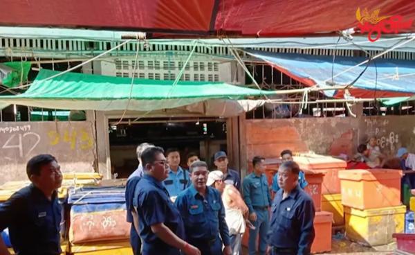 ဓာတ်ပုံ - (လက်ရှိ သင်ကြားနေရသည့် Grade-12 ရခိုင်ဘာသာ သင်ရိုးသစ် စာမျက်နှာအချို့ကို တွေ့ရစဉ် / နိရဉ္စရာ)