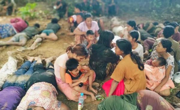 စက်တင်ဘာလ ၂ ရက်နေ့ စစ်သင်္ဘောအုပ်စု တိုက်ခိုက်ခံရပြီးနောက် ဖမ်းဆီးခံရသည့် တပ်မိသားစု ဝင် များ။