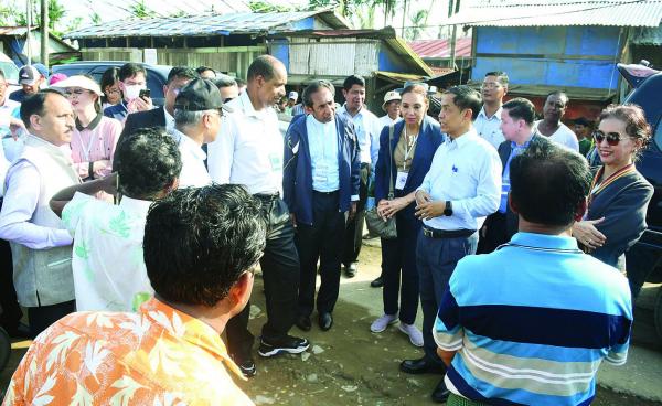 သံတမန်အကြီးအကဲများနှင့် သက္ကယ်ပြင် ဒုက္ခသည်စခန်းများမှ တာဝန်ရှိသူများ စက်တင်ဘာ ၁ ရက်နေ့က တွေ့ဆုံစဉ်။ ဓာတ်ပုံ - မြန်မာ့အလင်း