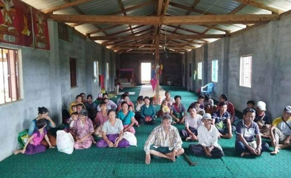 ပုံဟောင်း (နမ့်အုမ်ကျေးရွာရှိ စစ်ရှောင်များ)