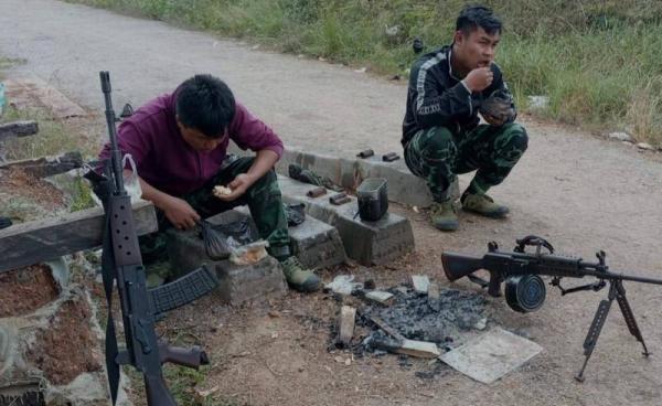 ဓာတ်ပုံ - မဇ္ဈိမ / (ပုံစာ - ကရင်နီ တော်လှန်ရေး ရဲဘော်အချို့။)