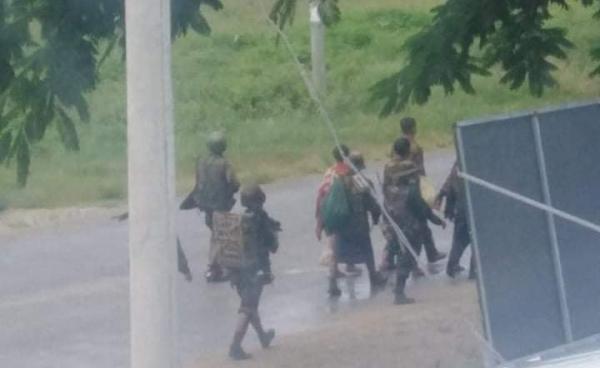 ဓါတ်ပုံ - KnIC