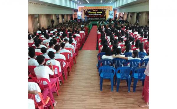 ယမန်နှစ် နွေရာသီအင်္ဂလိပ်စာသင်တန်းဆင်းပွဲ ကျင်းပစဉ် (ရာမည သံဃာနုဂ္ဂဟ FB)