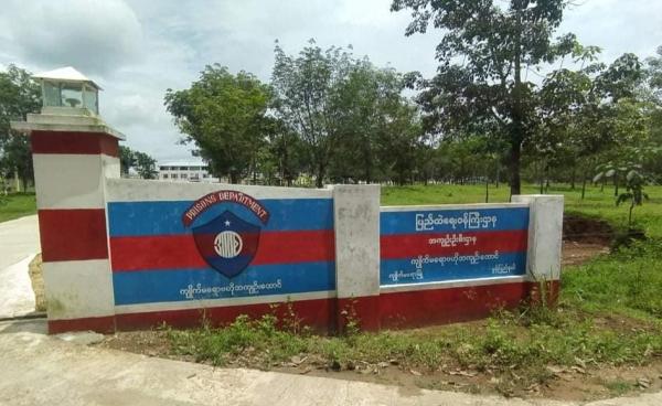 ဓာတ်ပုံ-Social Media