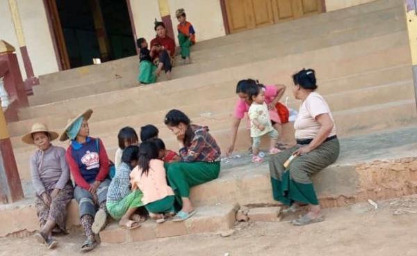 Photo by ဒေသခံတစ်ဦး/  တိုက်ပွဲကြောင့် စစ်ရှောင်လာသည့် ပြည်သူများ