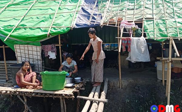 ပုံစာ - ကျောက်တော်မြို့၊ နေပူခံစစ်ဘေးရှာင်စခန်းမှ စစ်ဘေးရှောင်တချို့အား မေလအတွင်းက တွေ့ရစဉ်။