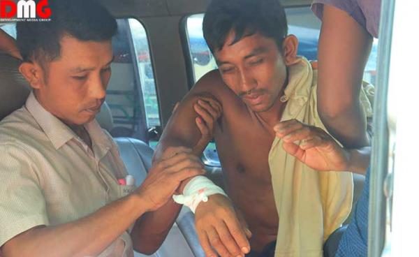 The victim U Saw Naing Win was being taken to Sittwe Hospital on Friday morning.( Photo: Aung Htein / DMG)