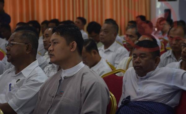 MCL ၏ EIA,SIA ဆန်းစစ်ချက်အစီရင်ခံစာ ချပြပွဲသို့တက်ရောက်လေ့လာသူများ(photo: MNA)