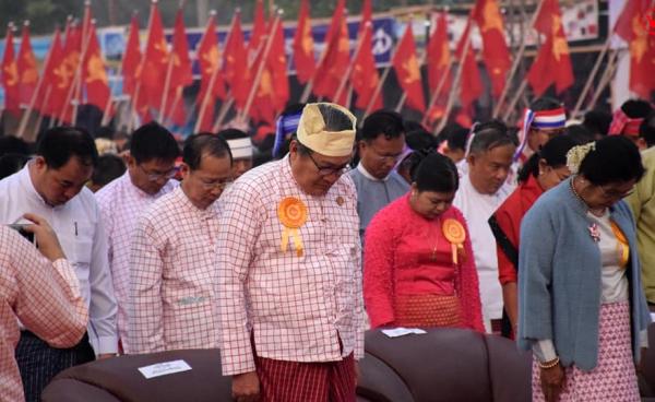 မွန်ပြည်နယ်ဝန်ကြီးချုပ် ဒေါက်တာအေးဇံနှင့် အစိုးရအဖွဲ့ဝင်များ၊ ဌာနဆိုင်ရာအကြီးအကဲများ (၇၃)ကြိမ်မြောက် မွန်အမျိုးသားနေ့အခမ်းအနားတက်ရောက်စဉ်(MNA)