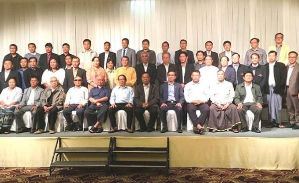 EAOs များ အမှတ်တရ ဓာတ်ပုံရိုက်ကူးစဉ် (ပုံ- Myanmar Peace Monitor)