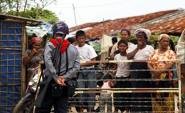 Muslims people gather at Thet Kel Pyin Muslim IDPs (Internally displaced person) camp in Rakhine State near capital Sittwe, western Myanmar, 07 September 2016. Photo: Nyunt Win/EPA