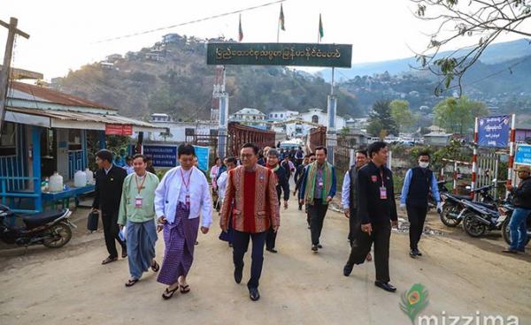 ဓာတ်ပုံ-သူရ/မဇ္ဈိမ