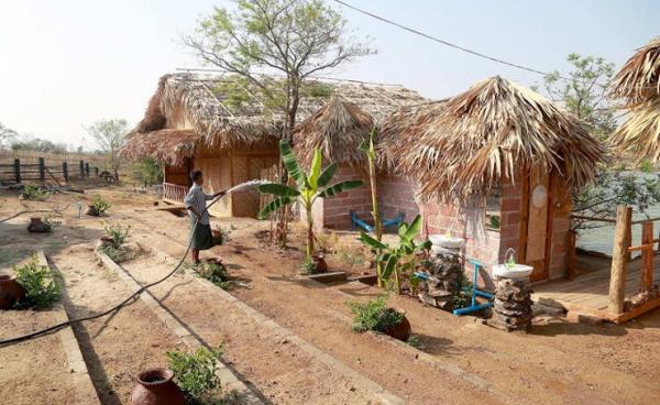 Action Aid Myanmar က မကွေးတိုင်းဒေသကြီး မြိုင်ဒေသတွင် အကောင်အထည်ဖော်လျက်ရှိနေသည့် CBT တည်းခိုဆောင် အားတွေ့ရစဉ်" - လှိုင်မျိုးထွန်း(မဇ္စျိမ)