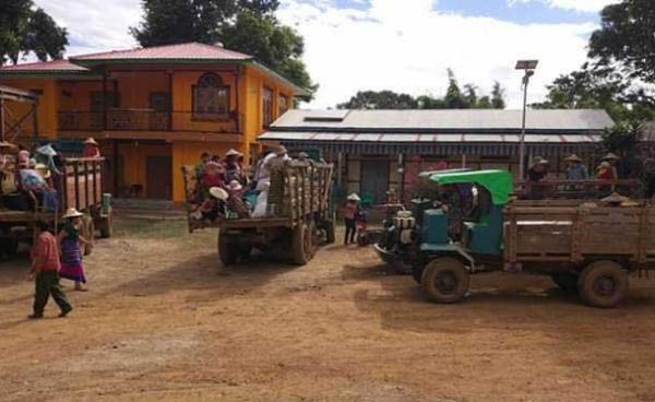 Photo by Sipaw youth/ နားအုံဘုန်းကြီးကျောင်းရောက် စစ်ဘေးရှောင်များ