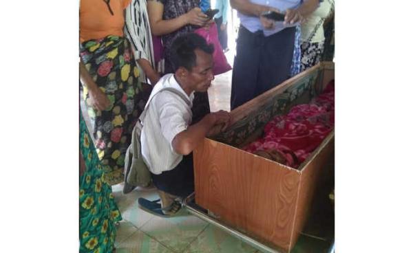 သေဆုံးသွားသူ လှမောင်ဝင်းကို မသဂြိုလ်မီ တွေ့ရစဉ်/ဓာတ်ပုံ- မြို့ဦးဂေါင်းဆရာတော်