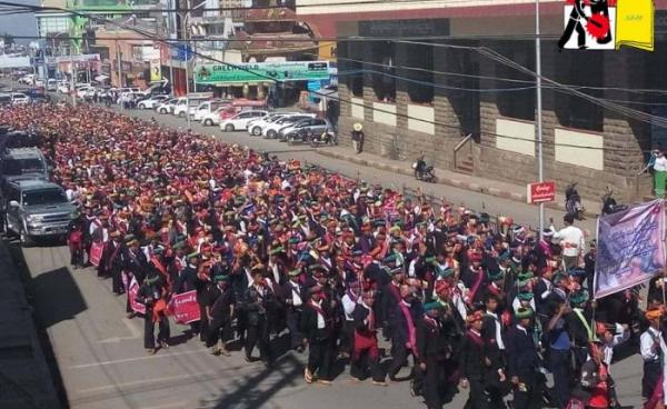 Photo by SHAN/တောင်ကြီးမြို့တွင် နို၀င်ဘာလ ၁၄ ရက် တန်ဆောင်တိုင်ပွဲတော်ဖွင့်ပွဲနေ့ တောင်ကြီးတွင်ကျင်းပသော တပ်မတော်ထောက်ခံပွဲ