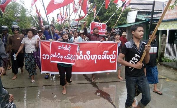A number of Buddhist people living in the area staged a demonstration at Baishari Bazar after U Maung Shwe Lon was murdered