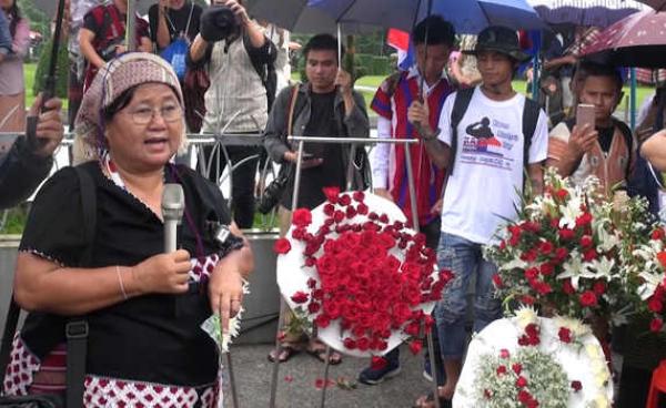 Photo- ရန်ကုန်မြို့ (၆၉)နှစ်မြောက် ကရင်အာဇာနည့်အခမ်းအနားတွင် နော်အုန်းလှကိုတွေ့ရစဉ်( Naw Ohn Hla Facebook)