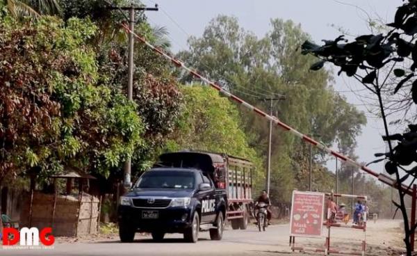 ရခိုင်ပြည်နယ်အတွင်းရှိ စစ်ဆေးရေးဂိတ်တစ်ခုအားတွေ့ရစဉ်။