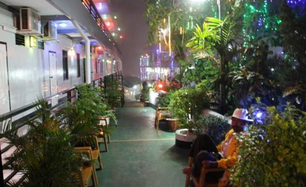 ရိုးရိုးလေးဟိုတယ်(Facebook)