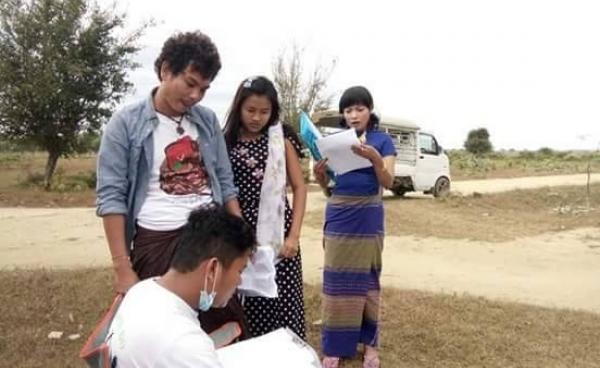 ပကာသနတံတိုင်းကြားက ချစ်ရသူ ဗီဒီယိုဇာတ်ကား ရိုက်ကူးနေသည်ကိုတွေ့ရစဉ် - ပုံ – အာရီယာန်