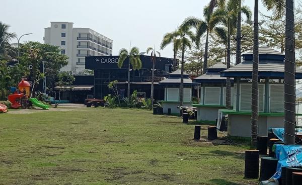 မော်လမြိုင်ကမ်းနားလမ်းရှိ Cargo Bar (MNA)