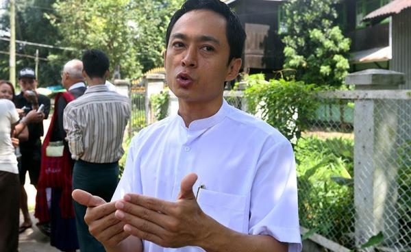 (Files) Kyaw Min Swe, chief editor of 'The Voice' weekly journal, talks to reporters after his trial at the Dagon township court in Yangon, Myanmar, 05 October 2012. Photo: Nyein Chan Naing/EPA