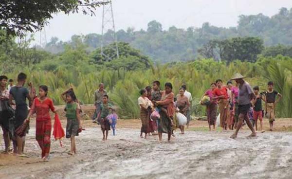 ရခိုင်တွင် တိုက်ပွဲကြောင့် နေရပ်စွန့်ခွာထွက်ပြေးနေရသည့် စစ်ဘေးဒုက္ခသည် တစ်သိန်းနှစ်သောင်းကျော်ထိ ရှိလာနေပြီဖြစ်ကြောင်း REC က ထုတ်ပြန်ထားသည်။