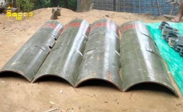 ဓာတ်ပုံ- စစ်ကောင်စီလေတပ်က မောင်တောမြို့နယ် မြောက်ပိုင်းတွင် အသုံးပြုတိုက်ခိုက်ခဲ့သည့် ဗုံးသီးအခွံများကိုတွေ့ရစဉ်