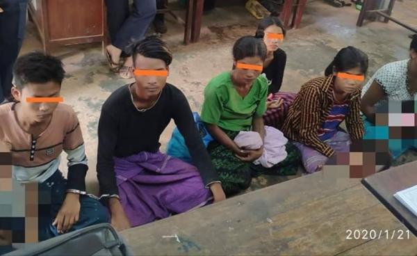 ခါးပိုက်နှိုက်ဟုယူဆရသူများကို ဖမ်းဆီးချုပ်နှောင်ထားစဉ်(Facebook)