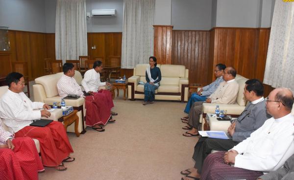 နိုင်ငံတော်၏အတိုင်ပင်ခံပုဂ္ဂိုလ်နှင့် မွန်ပြည်သစ်ပါတီတွေ့ဆုံပွဲ ( ဓါတ်ပုံ - နိုင်ငံတော်အတိုင်ပင်ခံရုံး)