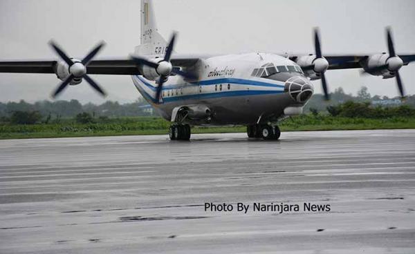 တပ်မတော်ကာကွယ်ရေး ဦးစီးချုပ်အား ပို့ဆောင် တပ်မတော်(လေ) လေယာဉ်အား စစ်တွေ လေယာဉ်ကွင်းတွင် ရပ်နားထားသည်ကို ဇူလှိုင်လ ၁၁ ရက်နေ့က တွေ့ရစဉ်