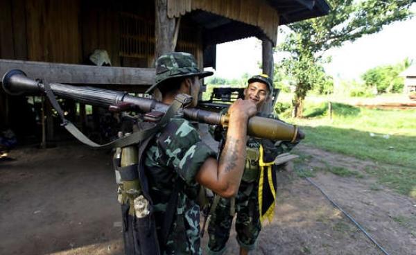 Soldiers from Democratic Karen Buddhist Army (DKBA) take guard at Democratic Karen Buddhist Army (DKBA)'s Kawthumweke front line camp, Myawaddy, Karen State, Myanmar, 10 May 2012. Photo: Nyein Chang Naing/EPA